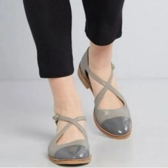 FINAL PRICE Chelsea Crew Stacey Gray Flats - Picture 1 of 14